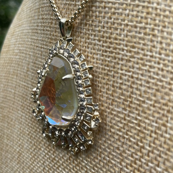 ✰Kendra Scott Daenerys Gold Long Pendant Necklace in Gold Dichroic - Picture 4 of 7